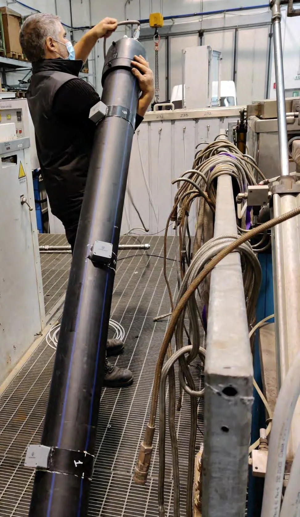 Sistema Ducto installato su tubi in ghisa sferoidale DN 700 presso il Jindal Trieste Test Plant.
